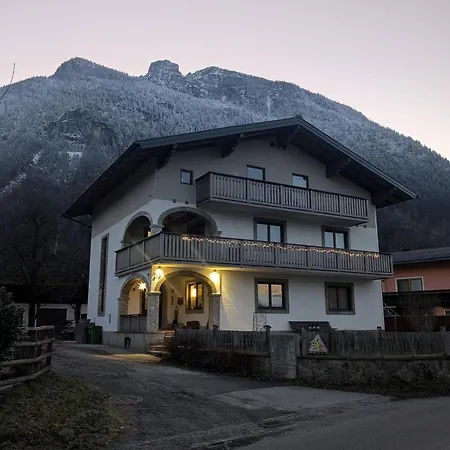 Privatzimmer Und Kueche Mit Balkon Und Ausblick Golling an der Salzach Buitenkant foto